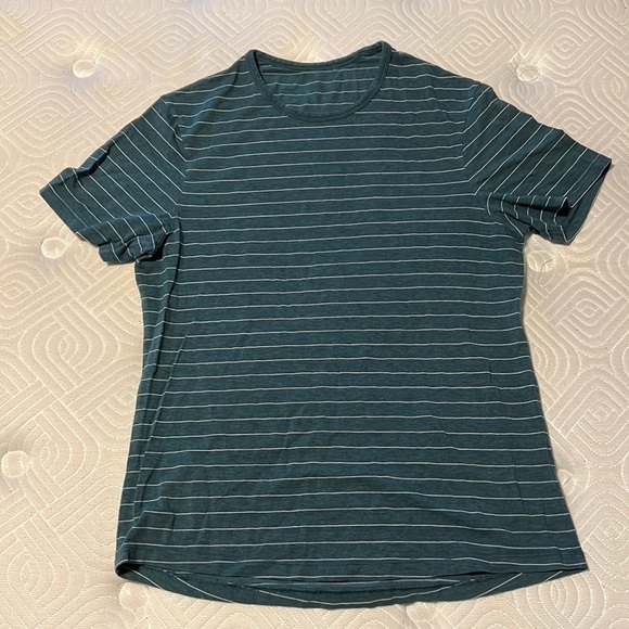 Lululemon medium green shirt. - Picture 1 of 5